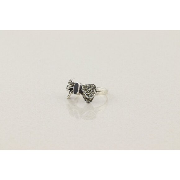 Sterling Silver Onyx and Marcasite Bow Ring Size 8 1/4 - Picture 3 of 7